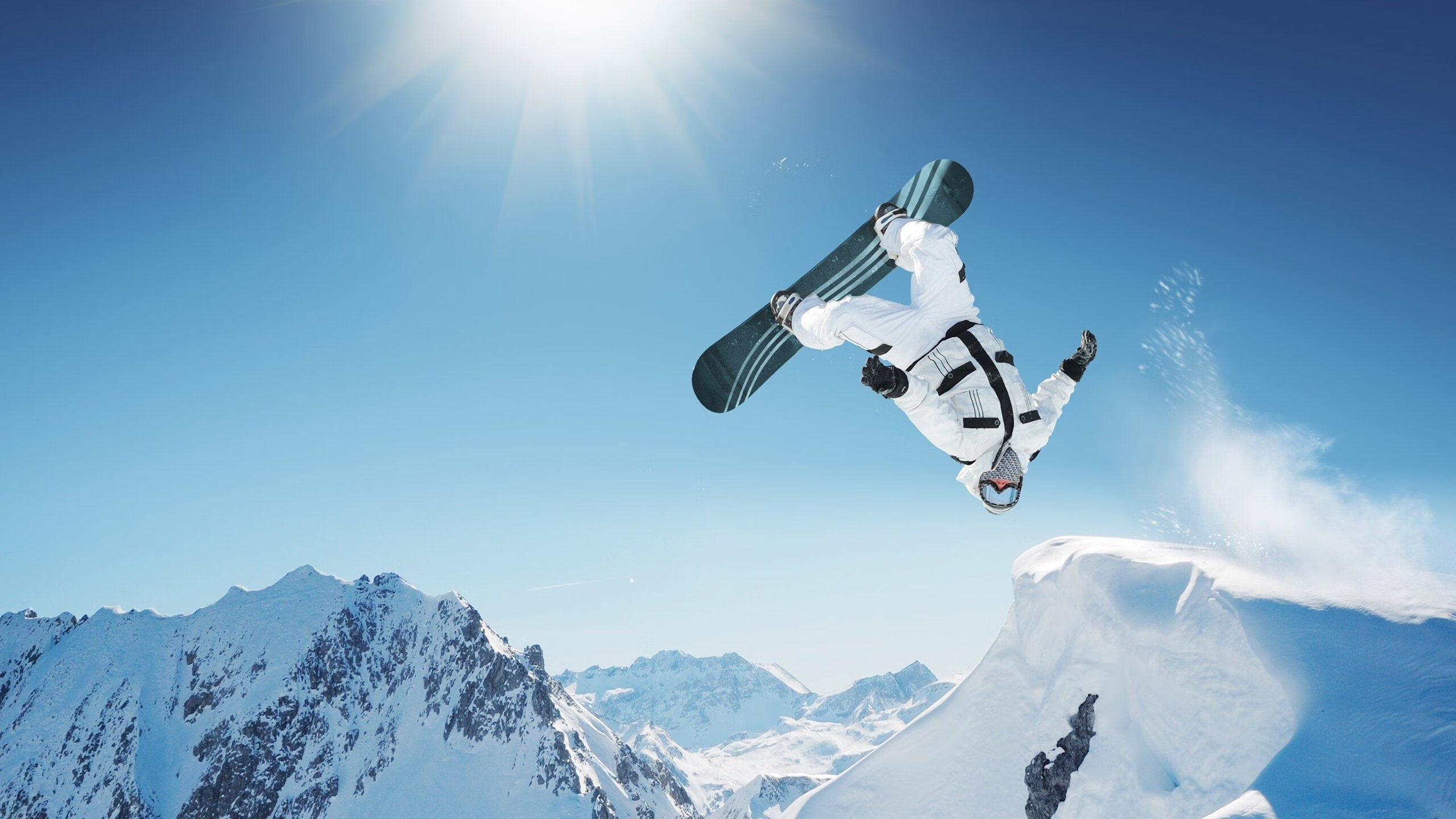 英超激烈角逐，豪门纷纷奋战追赶